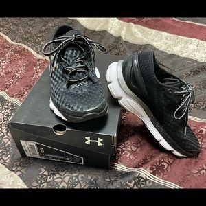 Women’s Black Under Armor Size 9